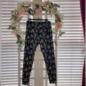 Lularoe Leggings with cool cactus print! Size TC for tall & curvy.